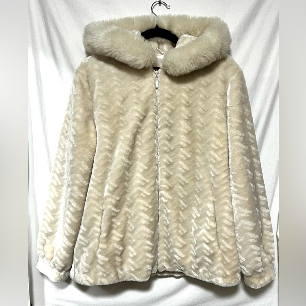 NEW Gallery Chevron Faux Fur Cream Hooded Jacket Winter Luxurious Warm Cozy Coat - Picture 6 of 14